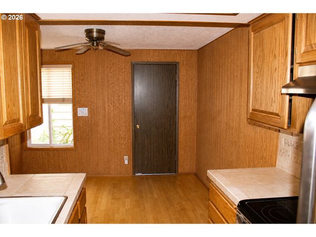 381 Ne VILLAGE SQUIRE Ave 2, Gresham, OR 97030