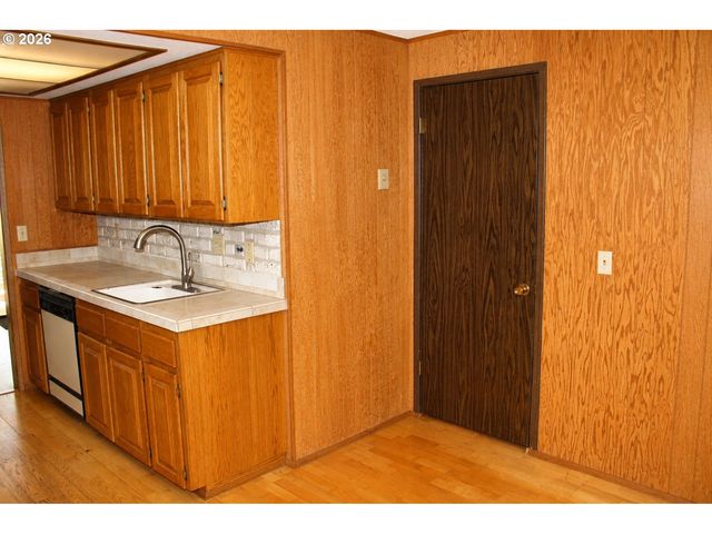 381 Ne VILLAGE SQUIRE Ave 2, Gresham, OR 97030