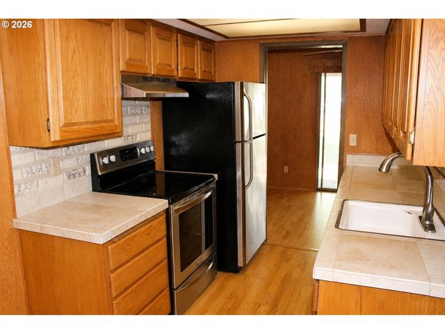 381 Ne VILLAGE SQUIRE Ave 2, Gresham, OR 97030