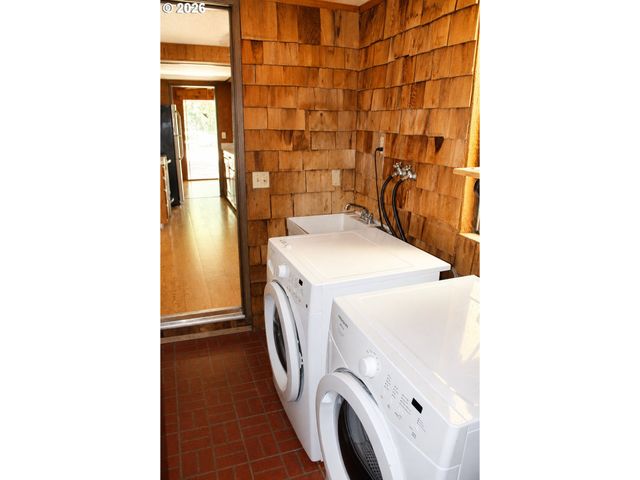 381 Ne VILLAGE SQUIRE Ave 2, Gresham, OR 97030