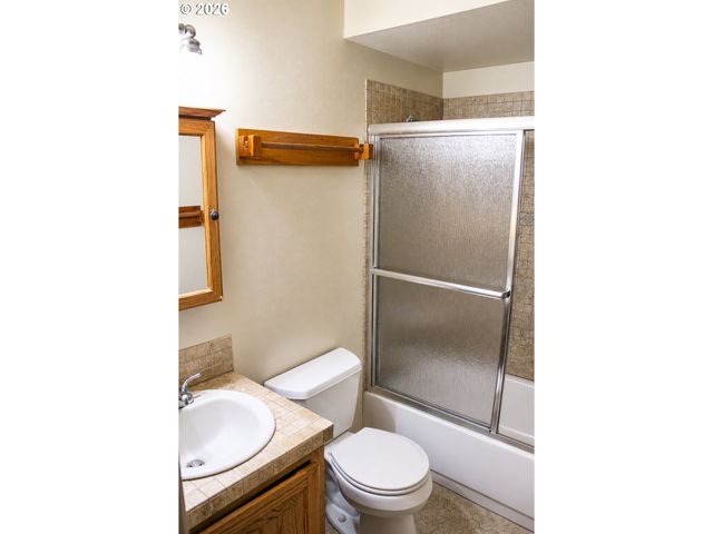 381 Ne VILLAGE SQUIRE Ave 2, Gresham, OR 97030