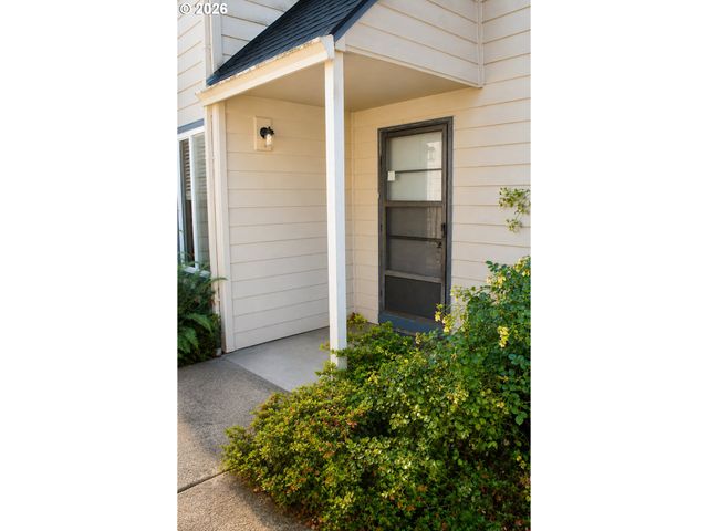 381 Ne VILLAGE SQUIRE Ave 2, Gresham, OR 97030