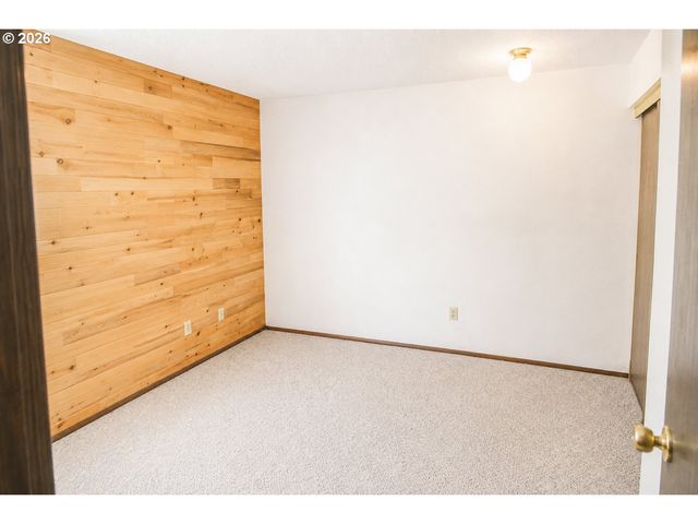 381 Ne VILLAGE SQUIRE Ave 2, Gresham, OR 97030