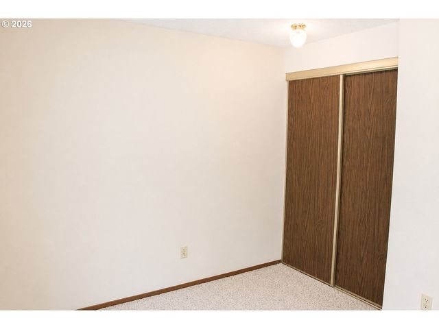381 Ne VILLAGE SQUIRE Ave 2, Gresham, OR 97030
