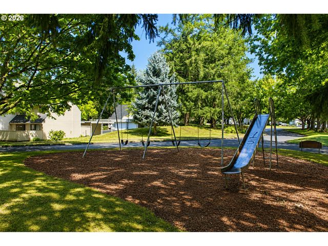 381 Ne VILLAGE SQUIRE Ave 2, Gresham, OR 97030