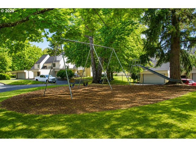 381 Ne VILLAGE SQUIRE Ave 2, Gresham, OR 97030