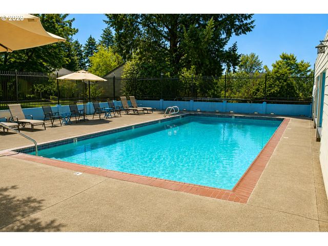 381 Ne VILLAGE SQUIRE Ave 2, Gresham, OR 97030