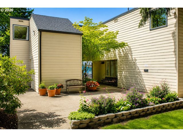381 Ne VILLAGE SQUIRE Ave 2, Gresham, OR 97030