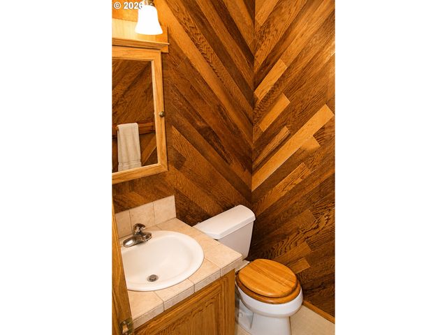 381 Ne VILLAGE SQUIRE Ave 2, Gresham, OR 97030