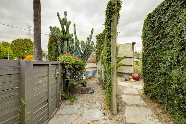 7732 Westland, North Hollywood, CA 91605