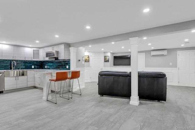 21 Buttonwood Drive, Dix Hills, NY 11746