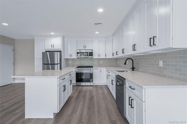 110 School Street 7, Glen Cove, NY 11542