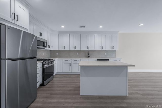 110 School Street 7, Glen Cove, NY 11542