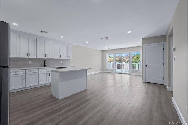 110 School Street 7, Glen Cove, NY 11542