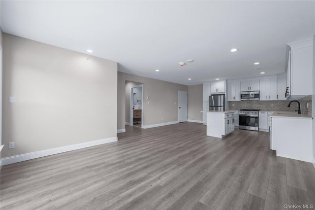 110 School Street 7, Glen Cove, NY 11542