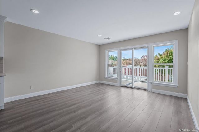 110 School Street 7, Glen Cove, NY 11542