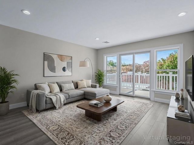 110 School Street 7, Glen Cove, NY 11542