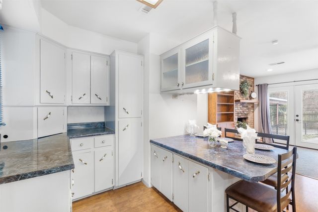 2713 Yorkshire, Sherman, TX 75092