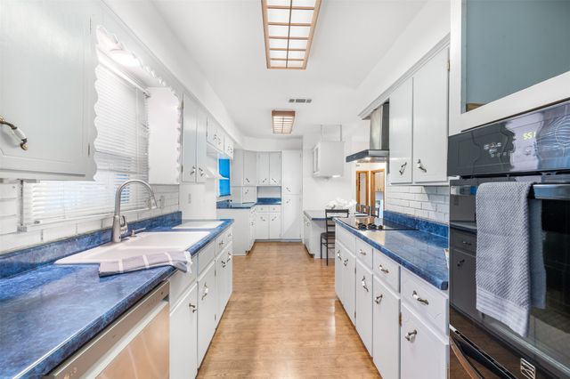 2713 Yorkshire, Sherman, TX 75092