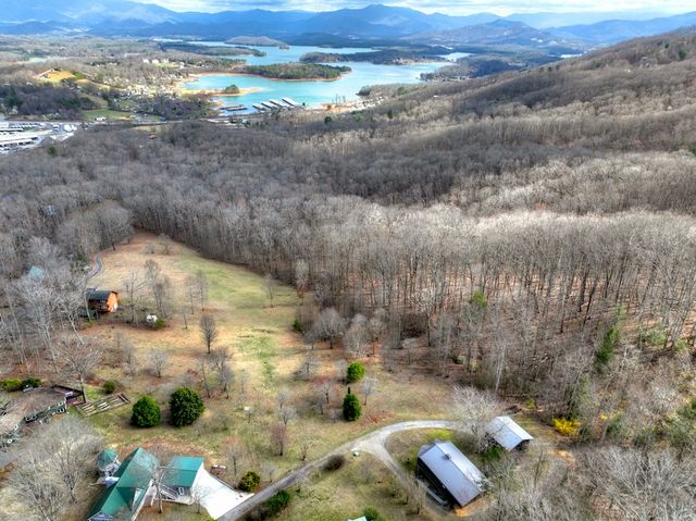 756 Mining Gap Conn, Young Harris, GA 30582