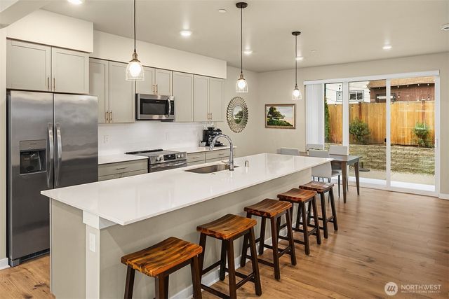 22928 80th Park West, Edmonds, WA 98026