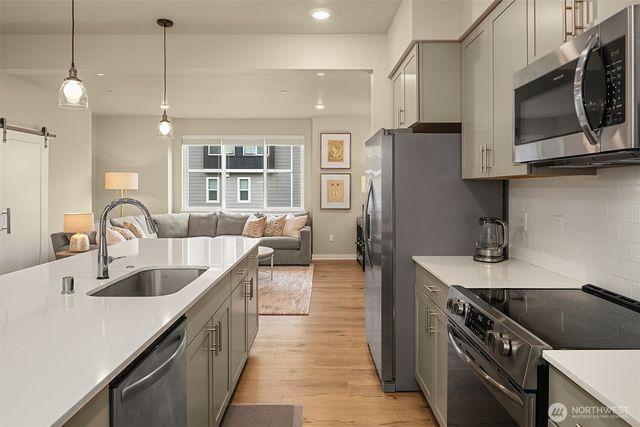 22928 80th Park West, Edmonds, WA 98026