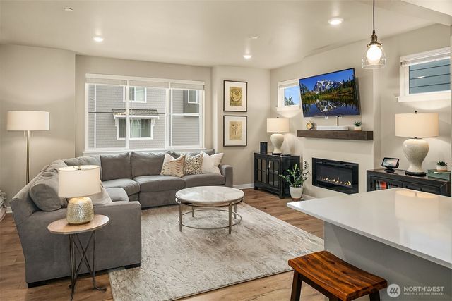 22928 80th Park West, Edmonds, WA 98026