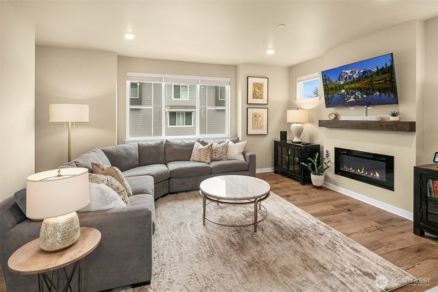 22928 80th Park West, Edmonds, WA 98026