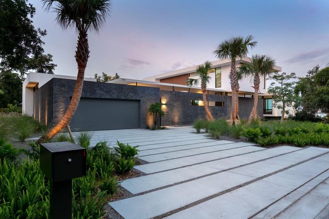 1500 BAYVIEW DRIVE, Sarasota, FL 34239