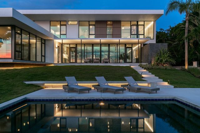 1500 BAYVIEW DRIVE, Sarasota, FL 34239