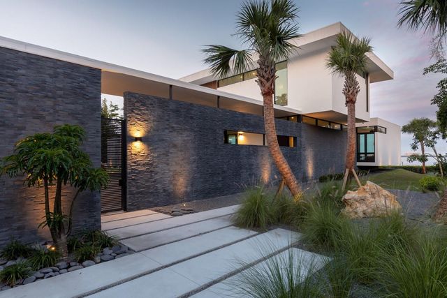 1500 BAYVIEW DRIVE, Sarasota, FL 34239