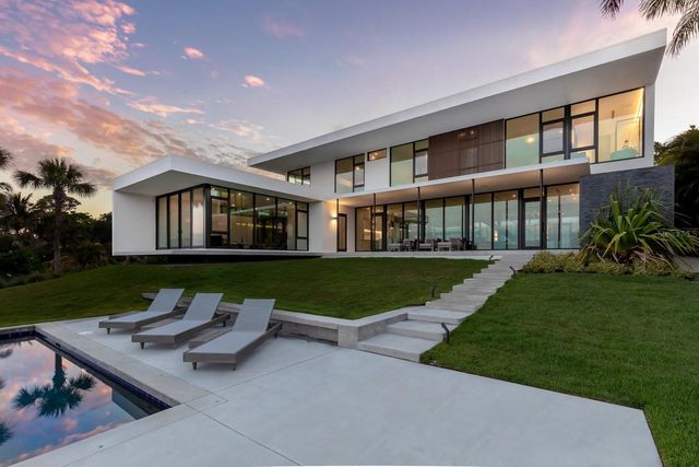 1500 BAYVIEW DRIVE, Sarasota, FL 34239