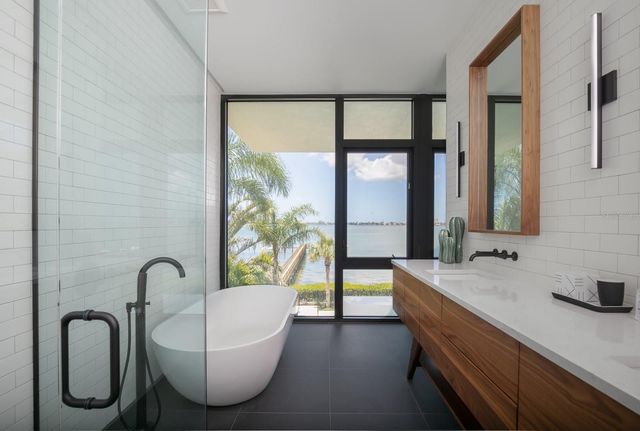 1500 BAYVIEW DRIVE, Sarasota, FL 34239