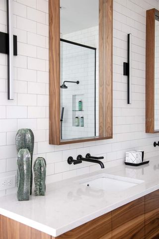 1500 BAYVIEW DRIVE, Sarasota, FL 34239