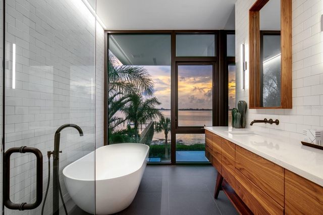 1500 BAYVIEW DRIVE, Sarasota, FL 34239