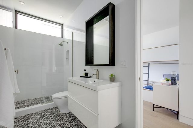 1500 BAYVIEW DRIVE, Sarasota, FL 34239