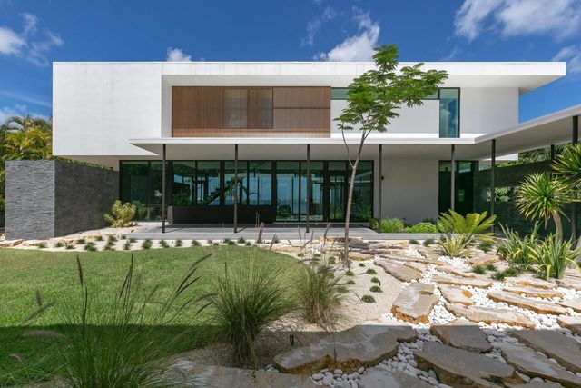 1500 BAYVIEW DRIVE, Sarasota, FL 34239