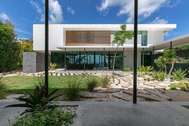 1500 BAYVIEW DRIVE, Sarasota, FL 34239