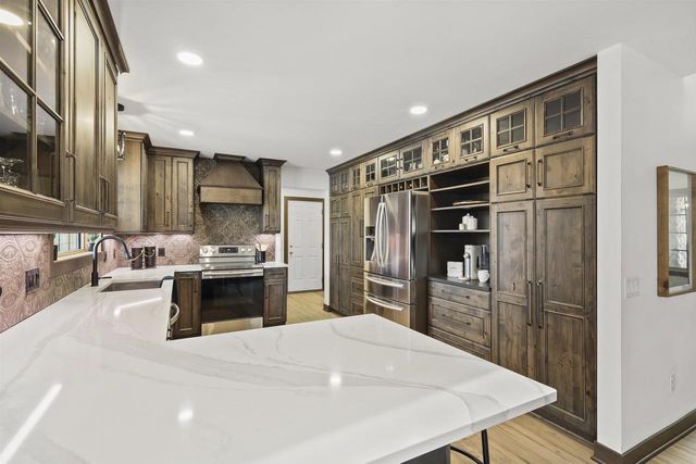 946 Canal Road, Marshall, WI 53559