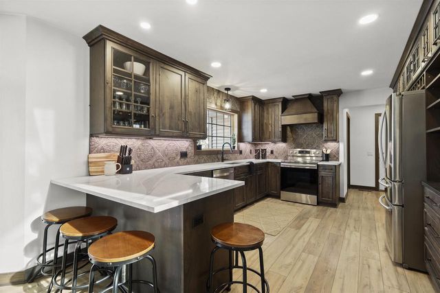 946 Canal Road, Marshall, WI 53559