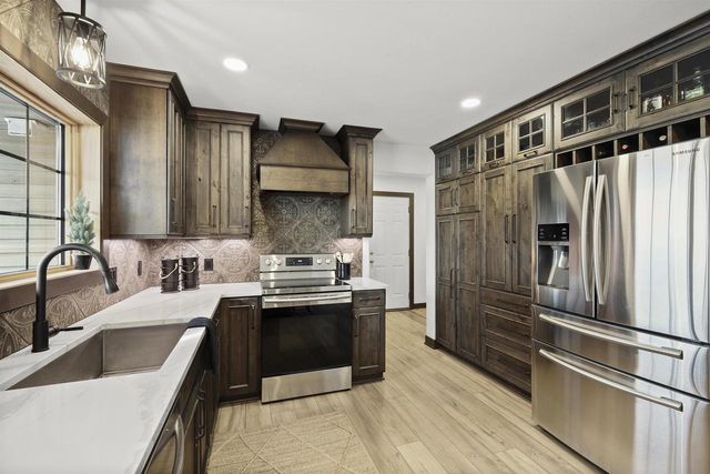 946 Canal Road, Marshall, WI 53559