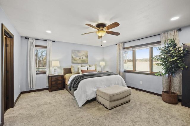 946 Canal Road, Marshall, WI 53559