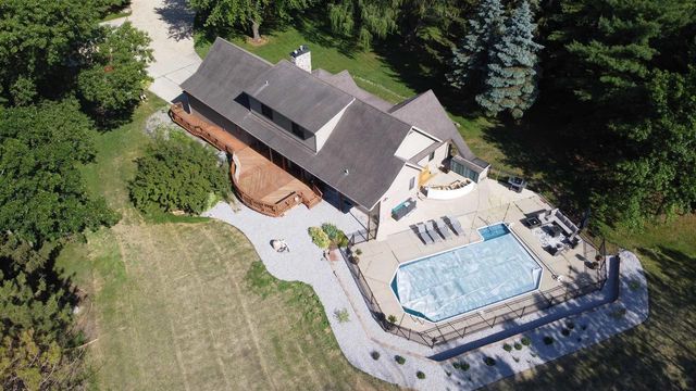 946 Canal Road, Marshall, WI 53559