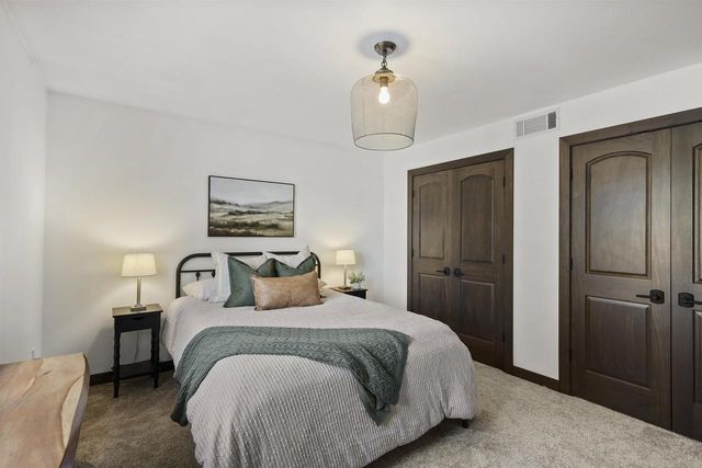 946 Canal Road, Marshall, WI 53559