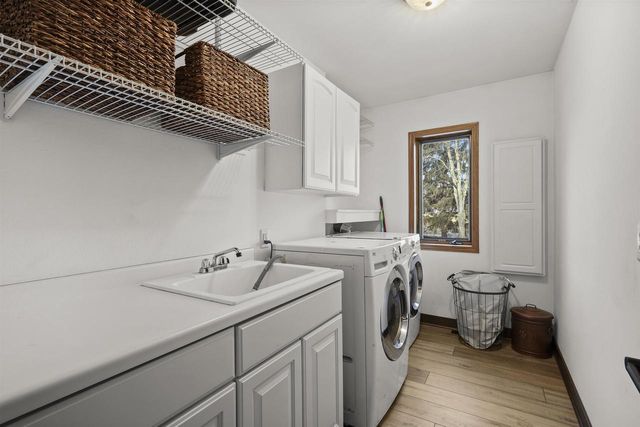 946 Canal Road, Marshall, WI 53559