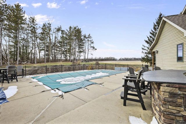 946 Canal Road, Marshall, WI 53559