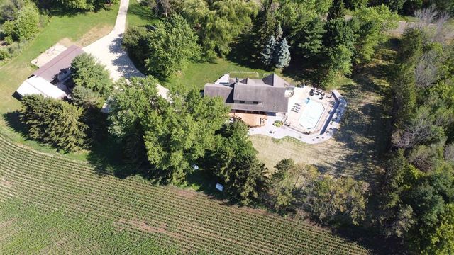 946 Canal Road, Marshall, WI 53559