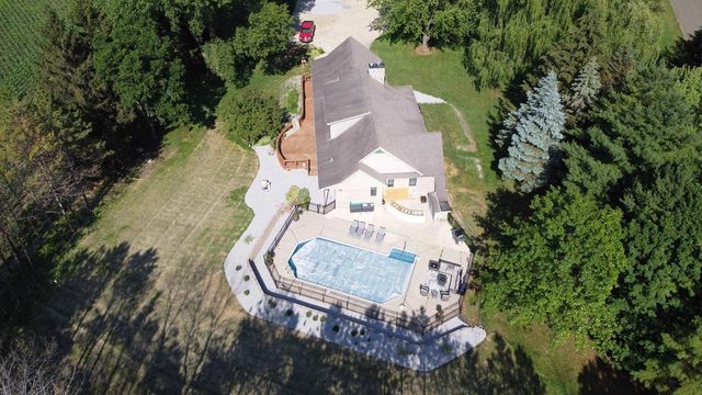 946 Canal Road, Marshall, WI 53559