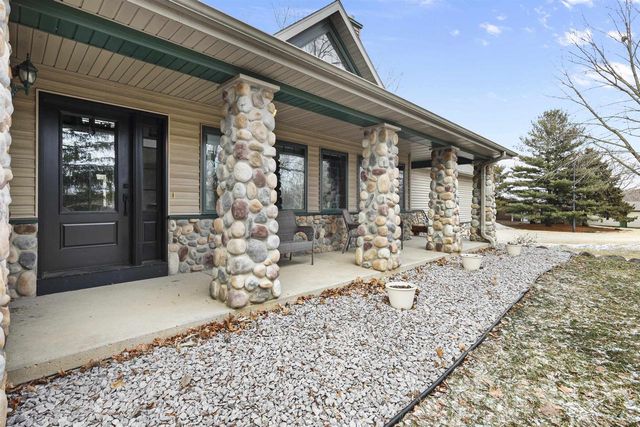 946 Canal Road, Marshall, WI 53559