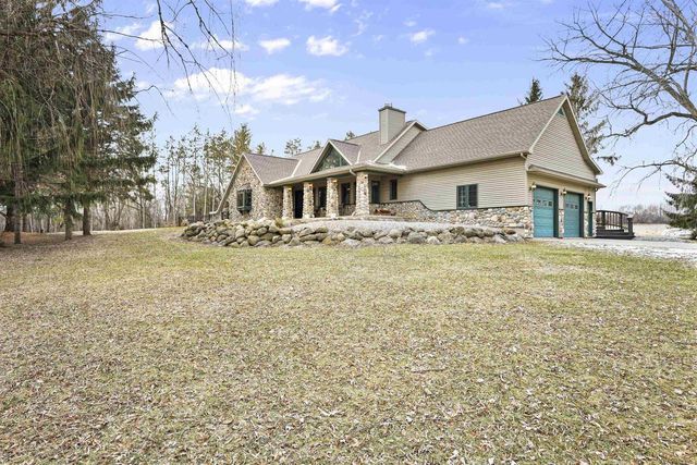 946 Canal Road, Marshall, WI 53559